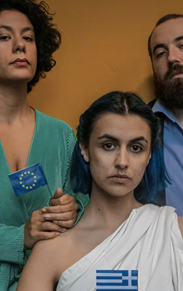 Trois comédiens en style de la photo familliale