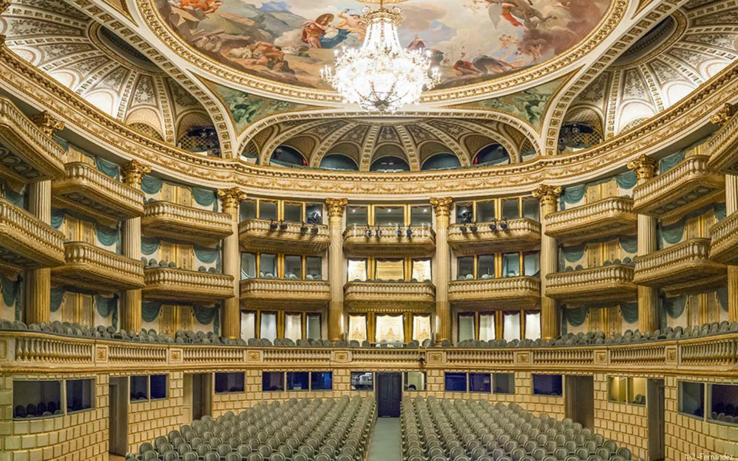L'univers majestueux et élégant du Grand Théâtre de Bordeaux, une salle de spectacle incontournable pour les amoureux de l'art thé