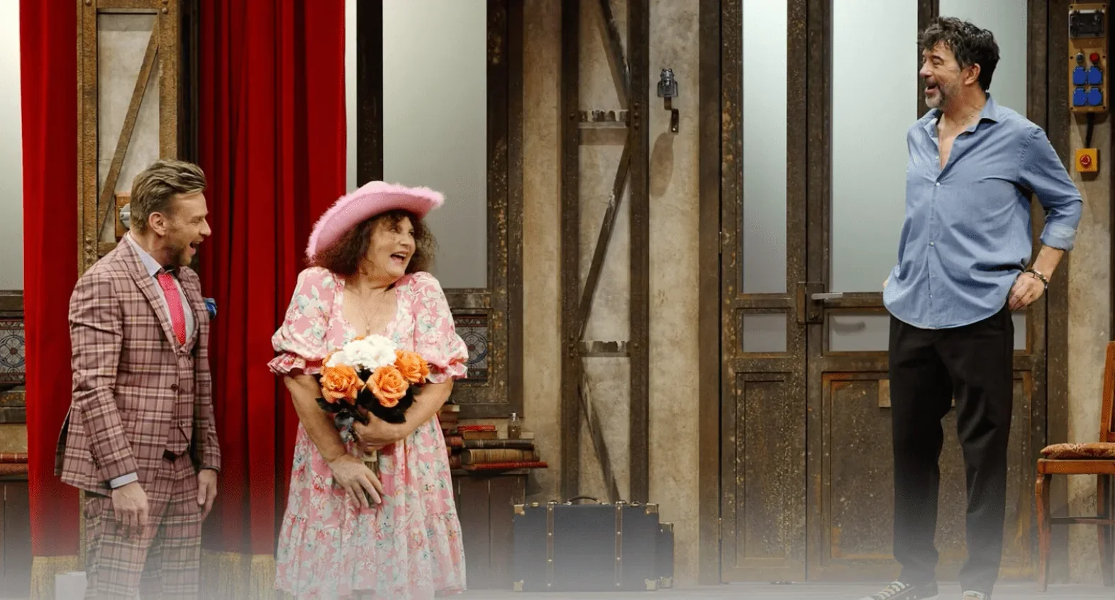 Sur scène, les trois personnages principaux offrent une représentation exceptionnelle qui captivera le public.