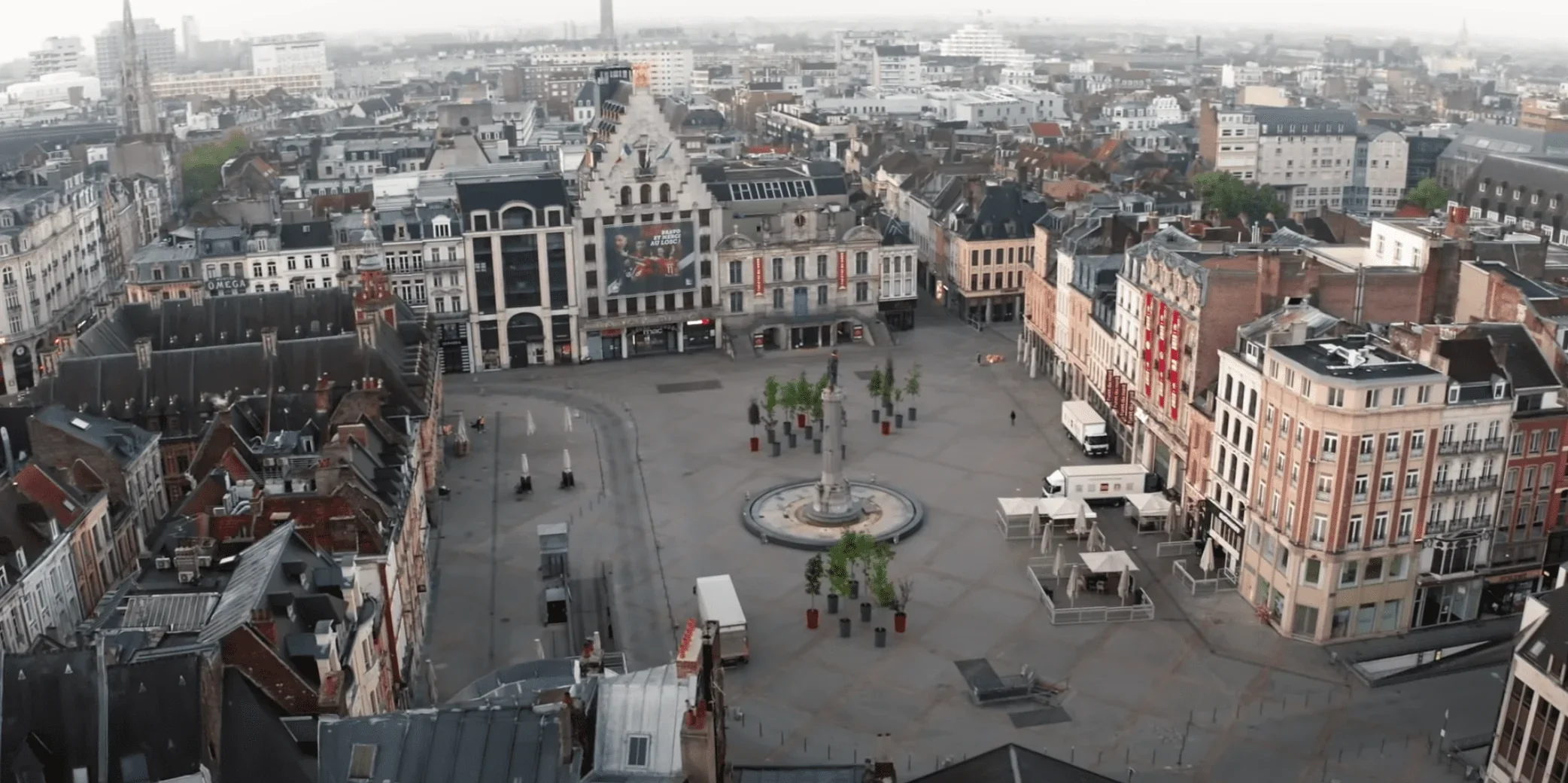 Le centre-ville de Lille, vu du ciel, révèle toute la beauté de la ville dans toute sa splendeur.