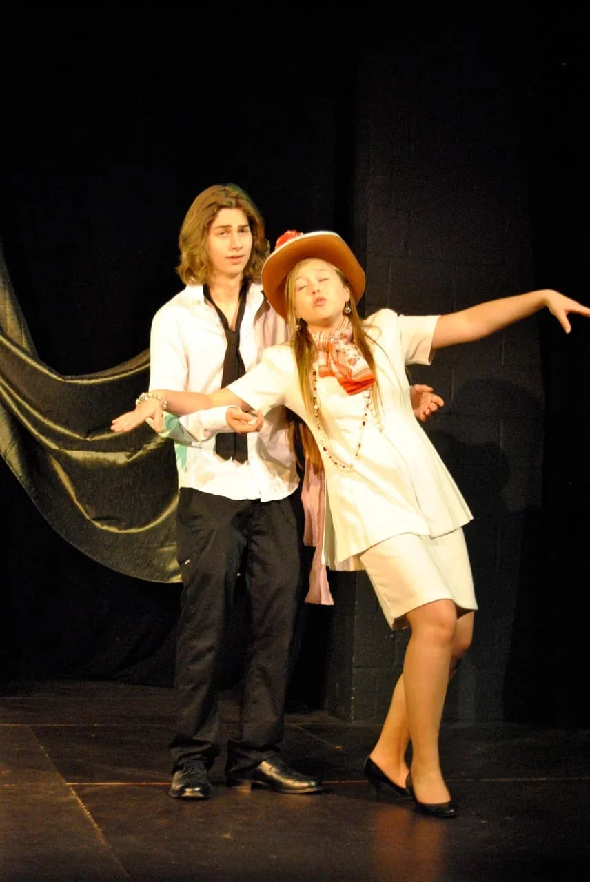 Image d'illustration pour Dialogue Pièce de Théâtre en Texte : Histoire, Création, Exemple