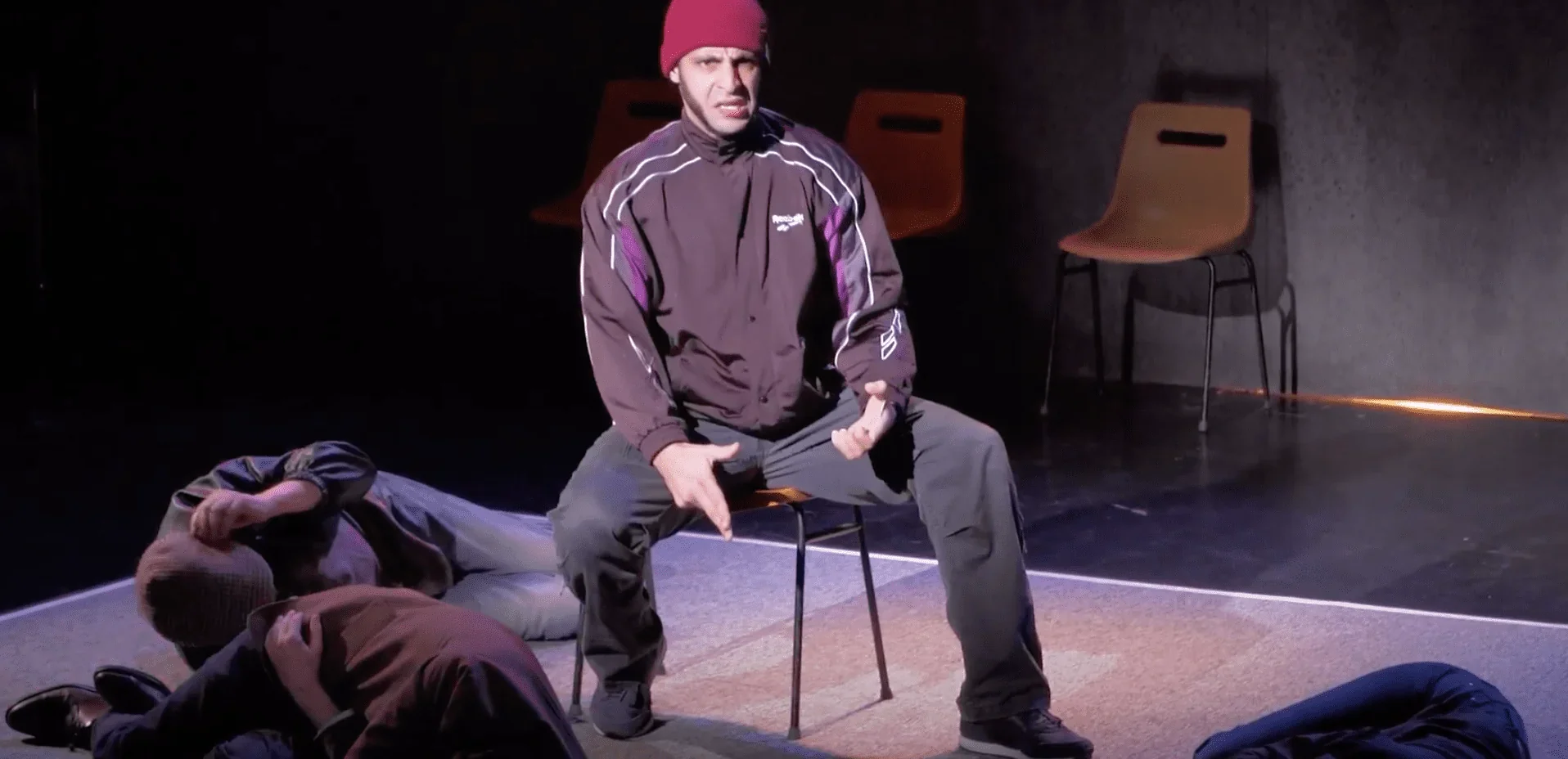 Le personnage de la pièce de théâtre "Intra Muros" d'Alexis Michalik interprète le rôle d'un criminel