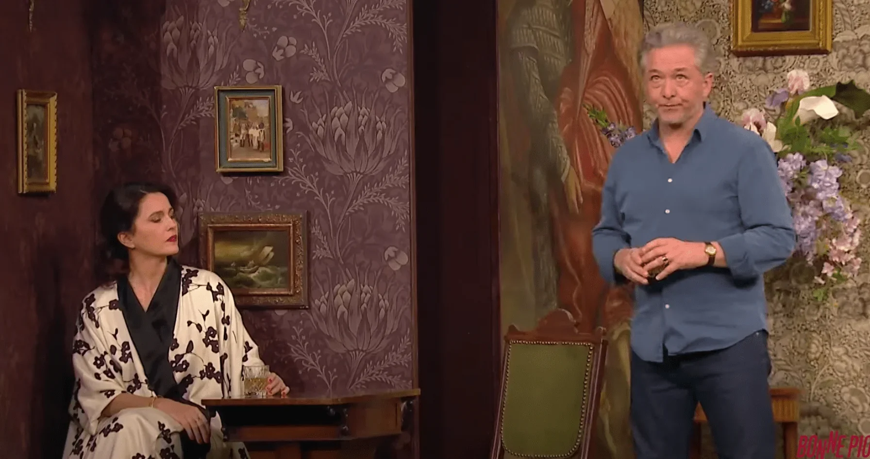 Les deux protagonistes de la pièce théâtrale "Le Canard à l'Orange" dialoguent sans vraiment s'écouter.