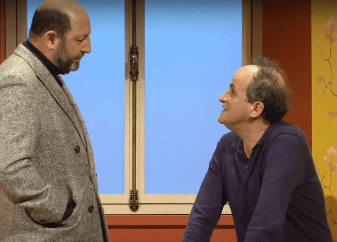 Cette photo représente les personnages principaux de la pièce, chacun avec son propre bagage émotionnel. Cette image évoque la thé