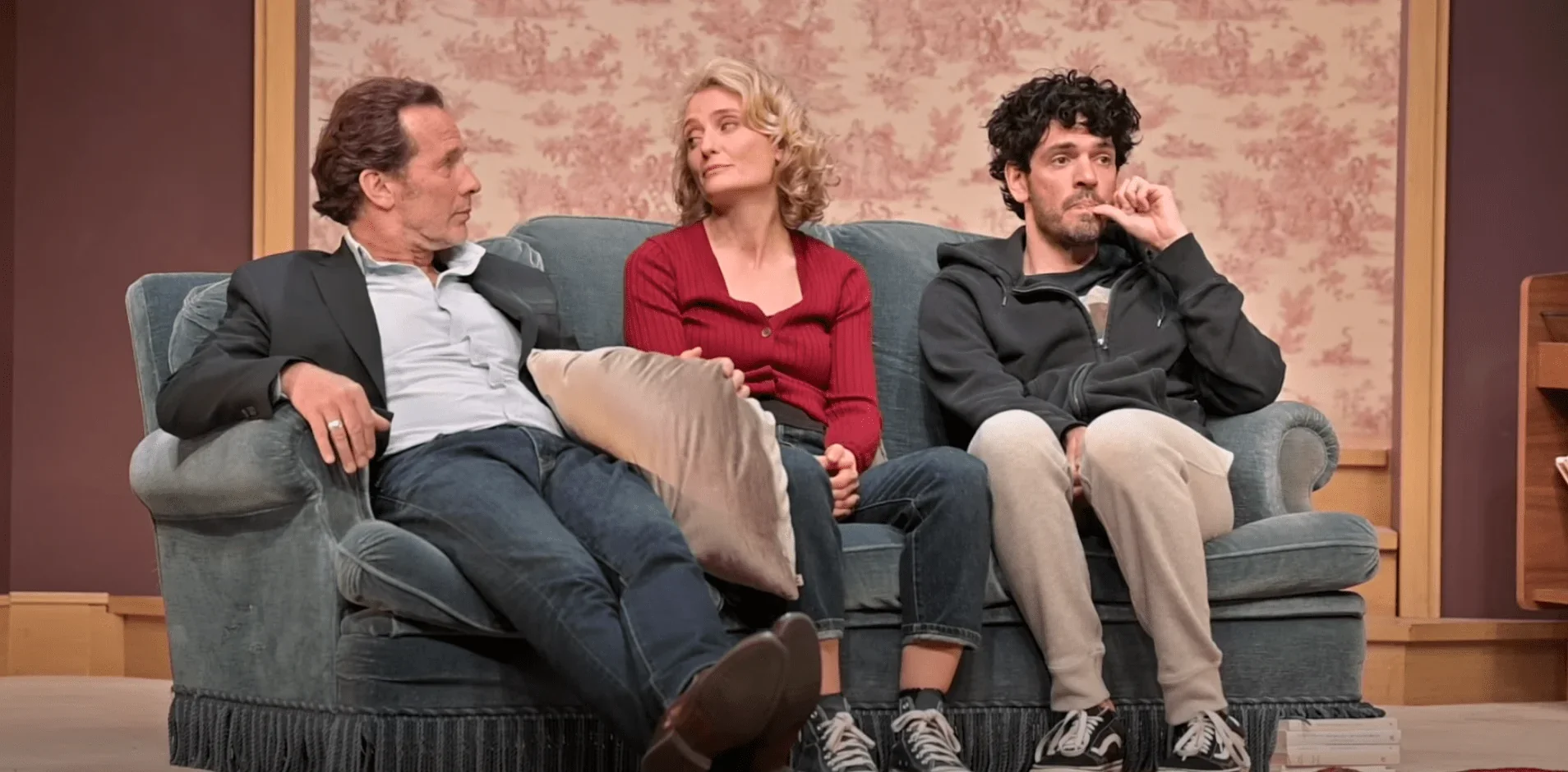 Découvrez Pierre, Jules et Louise Gauthier dans la pièce de théâtre Chers Parents. Une comédie touchante qui explore les relations