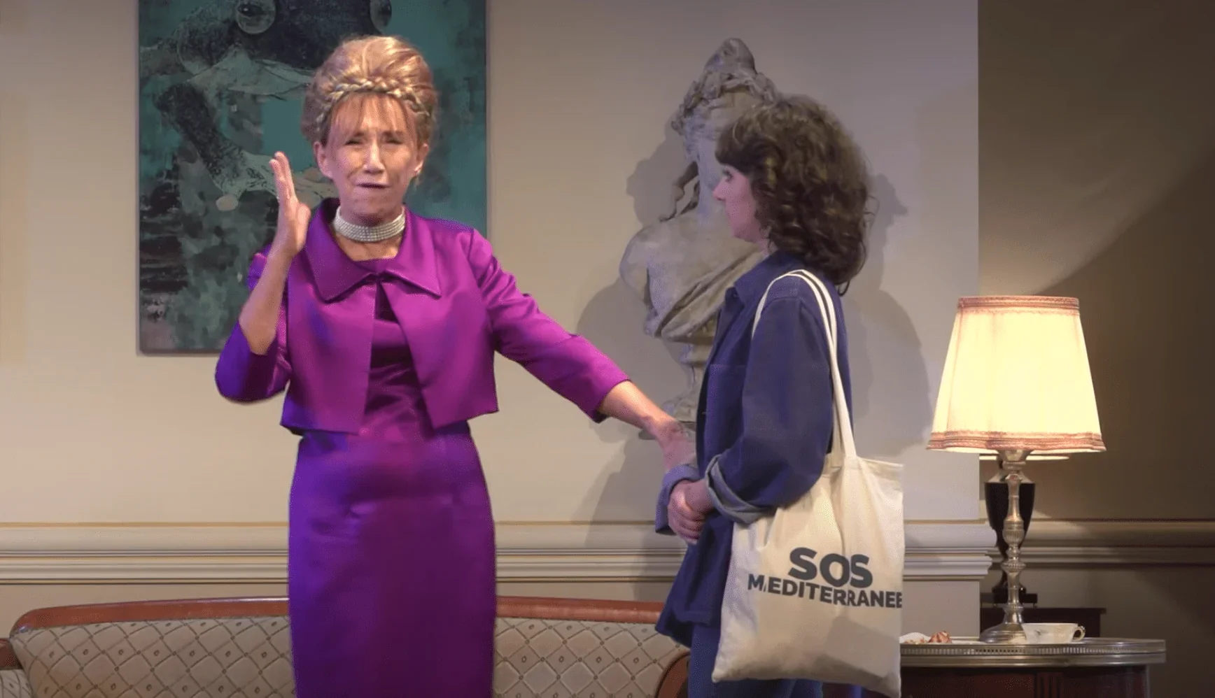 Sur scène, Marie-Anne Chazel et son partenaire dans le spectacle "La Famille et le Potager" créent une scène animée et bavarde. Da