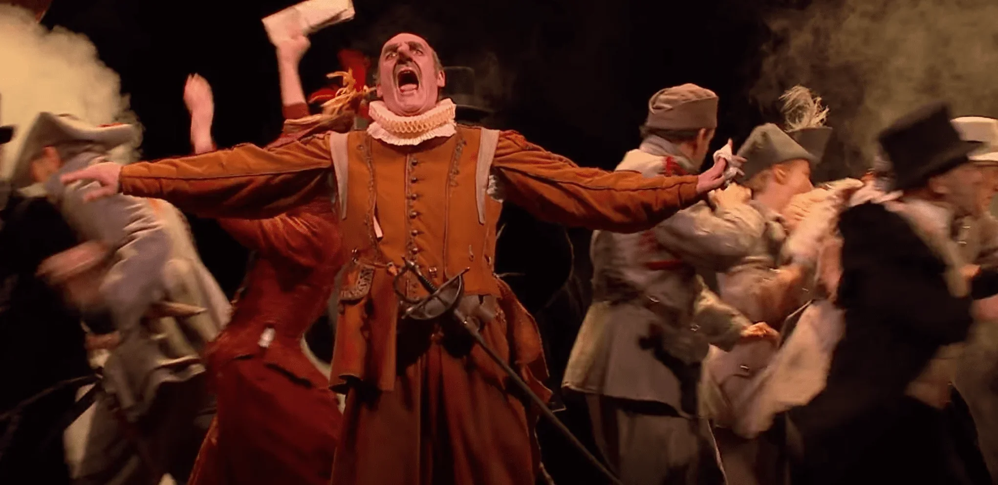 Cette photo saisissante capture une scène emblématique du spectacle de Cyrano de Bergerac.