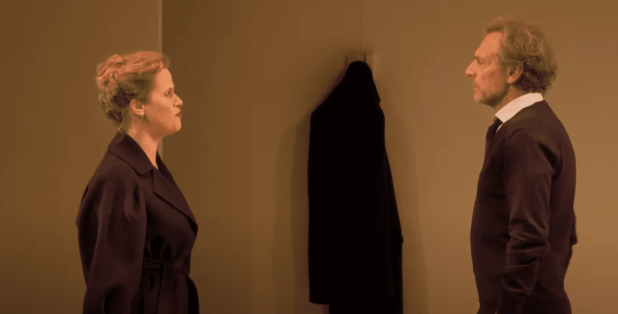 L'image présente une scène émotionnelle où les personnages de Pierre et Anne sont engagés dans une conversation.