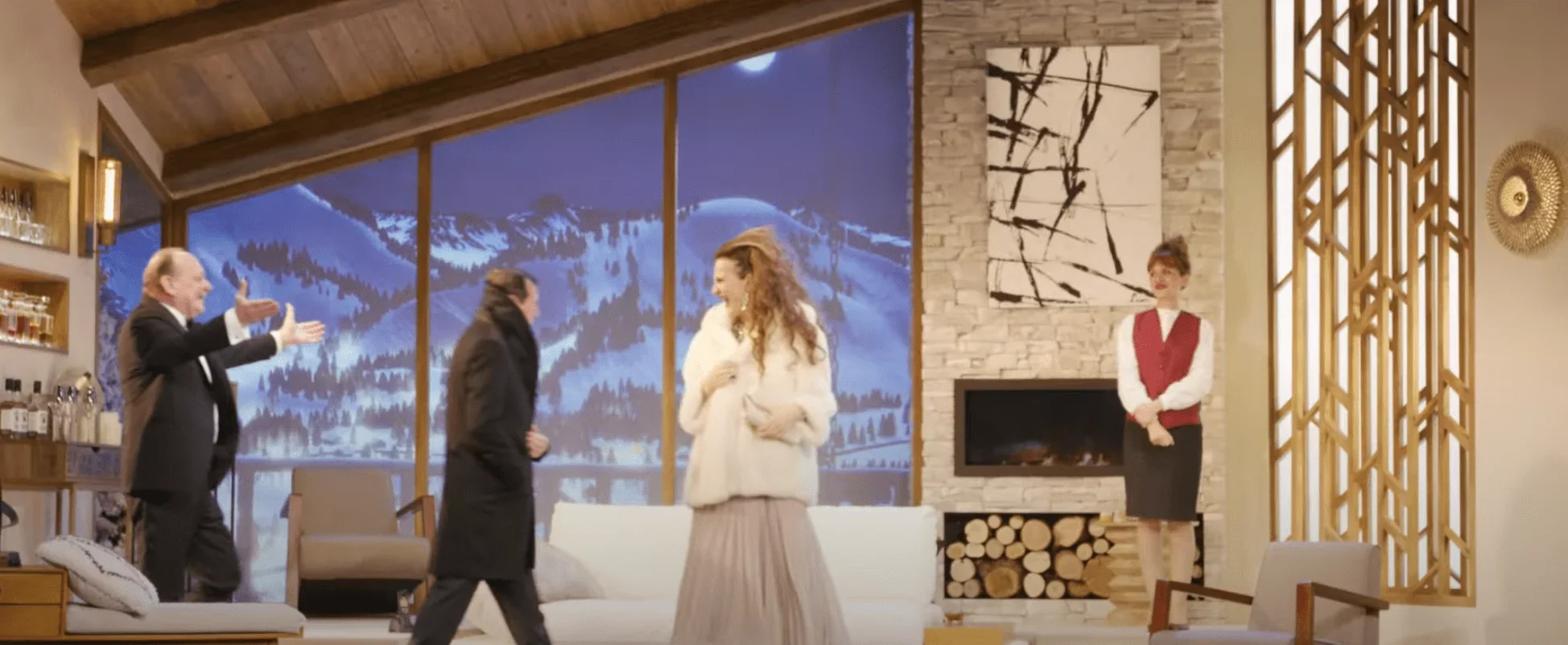 L'image représente un moment de salutation chaleureuse entre deux personnes.