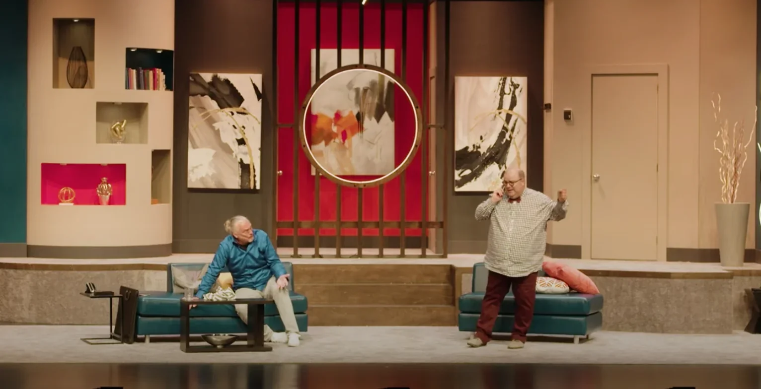 La photo montre le magnifique décor de 'Le Dîner de Cons', capturant le soin du détail et la précision qui ont été mis en œuvre po