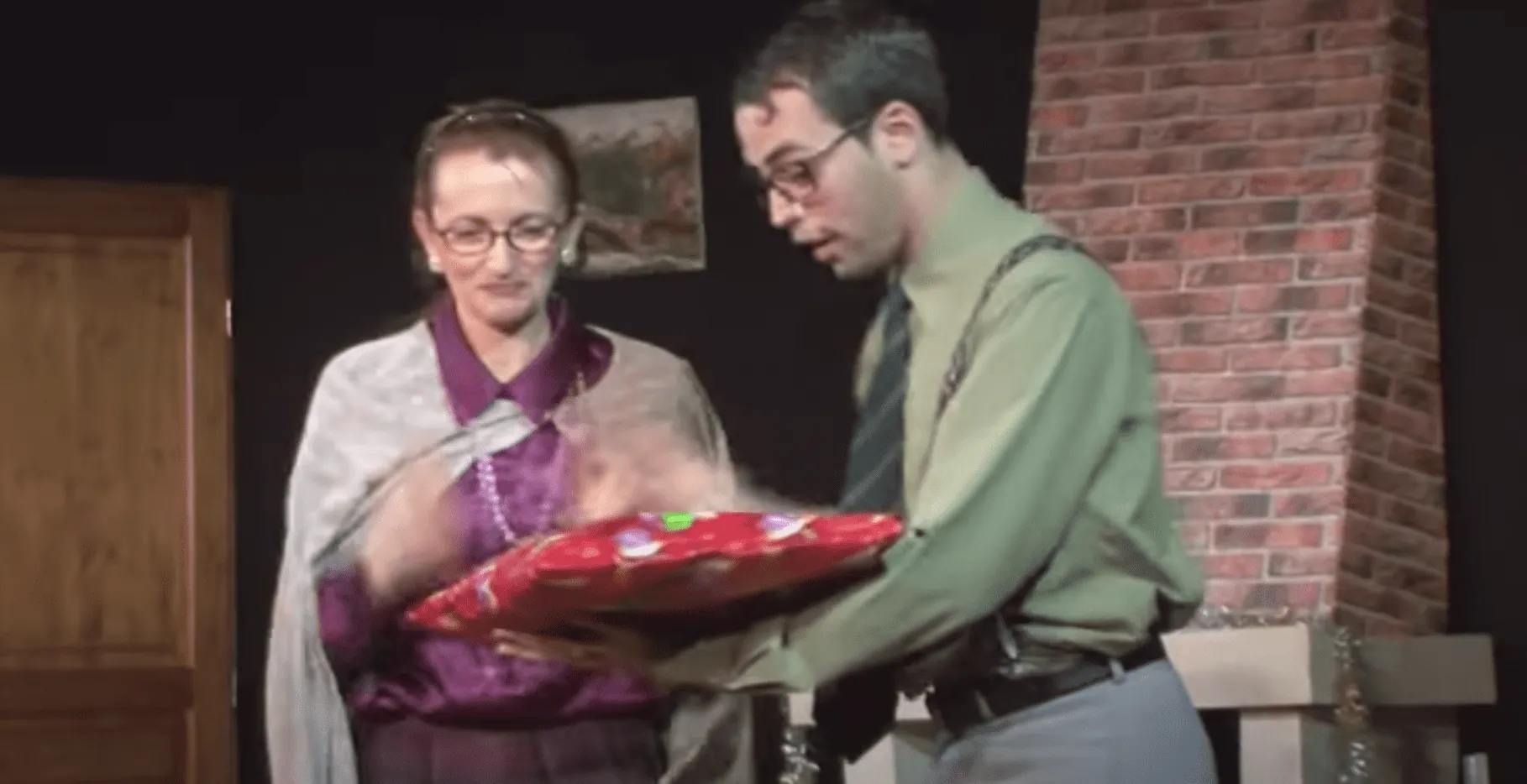 ". Le père Noël est une ordure " : Une Comédie Culte du Théâtre Français