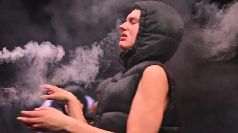 "Sauvez Bâtard" la piece de theatre poignante de Thymios Fountas