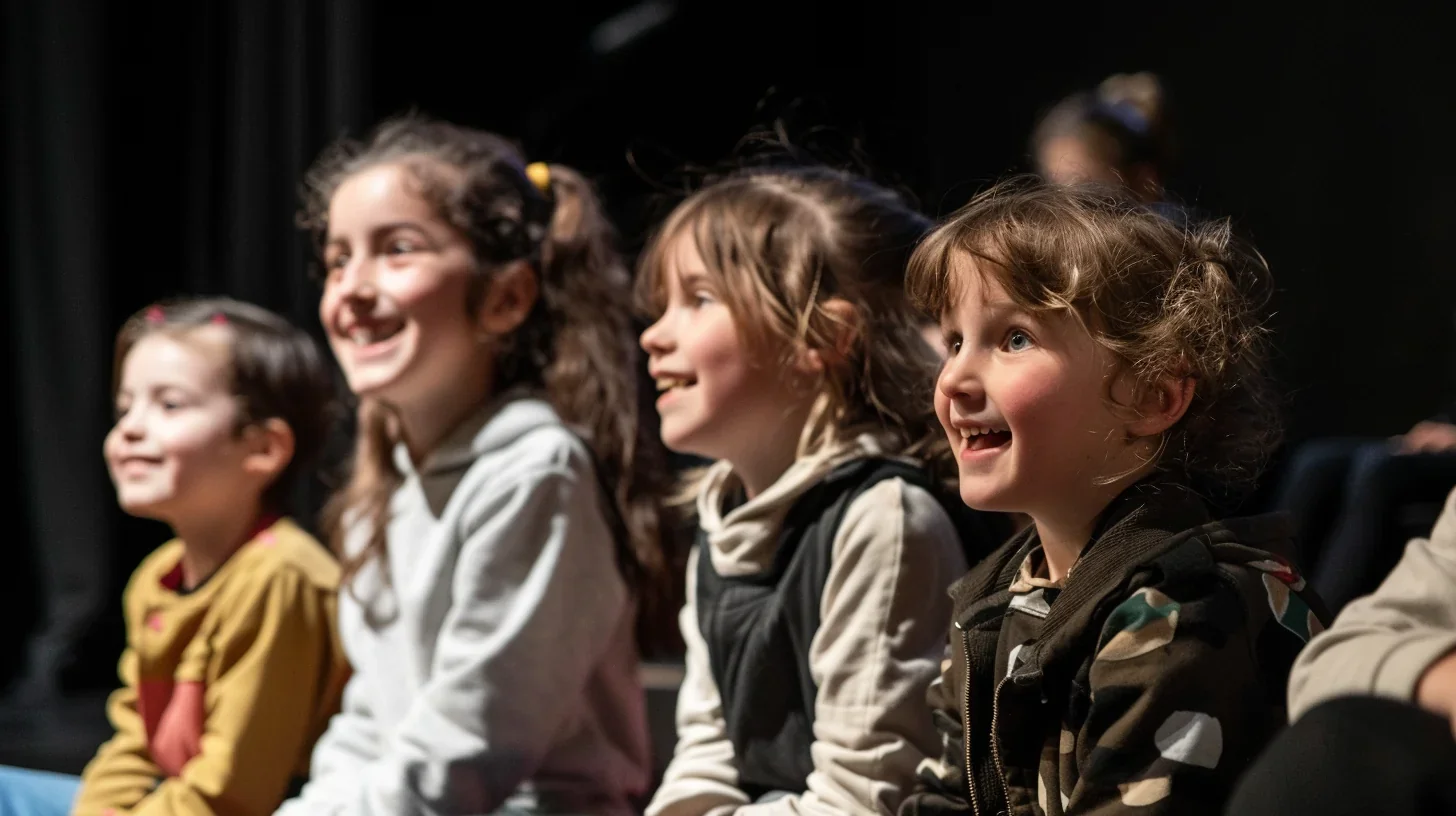 Après la représentation, les enfants sont rayonnants de joie et de satisfaction