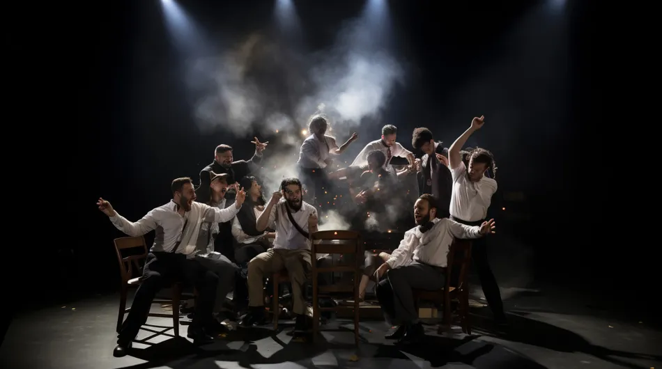 Une troupe d'acteurs dynamiques se réunit sur scène, captivant l'audience avec leur spontanéité et leur créativité débordante. Leu